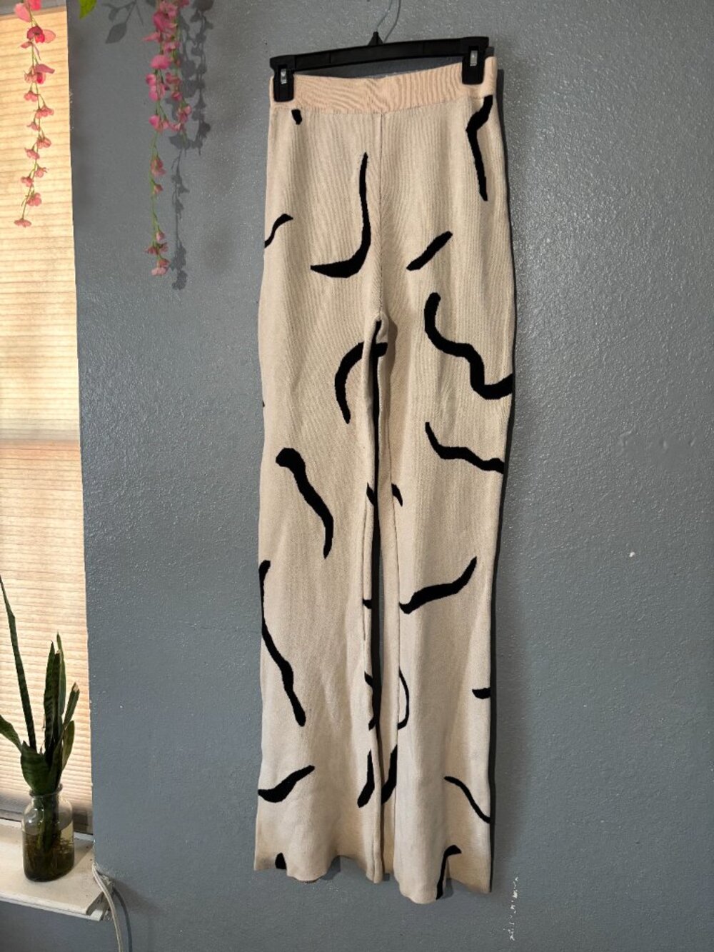 White Fox Beige & Black Knit Two-Piece Set • Size Small - Picture 9 of 11